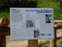  Un panneau explicatif est installe au Sellaret